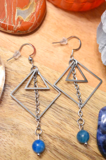 Boucles d'oreille - perles en apatite bleue